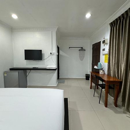 Lan Village Mersing Bagian luar foto